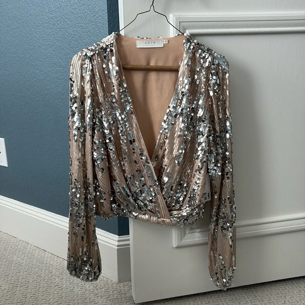 ASTR The Label Primadonna Silver & Tan Sequin Top - Small, 4 - 6 - Picture 1 of 14